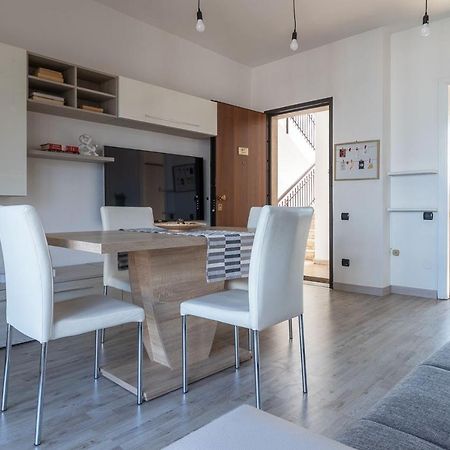 Apartamento Il Girasole Castelletto sopra Ticino Exterior foto